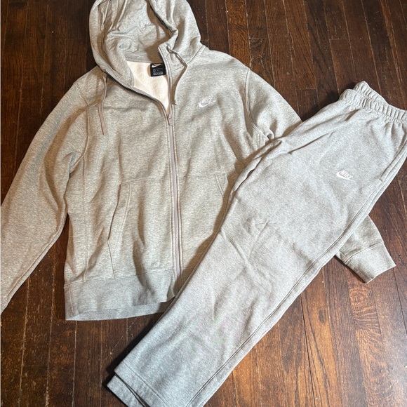 Nike Heather Gray Tracksuit - Picture 1 of 7